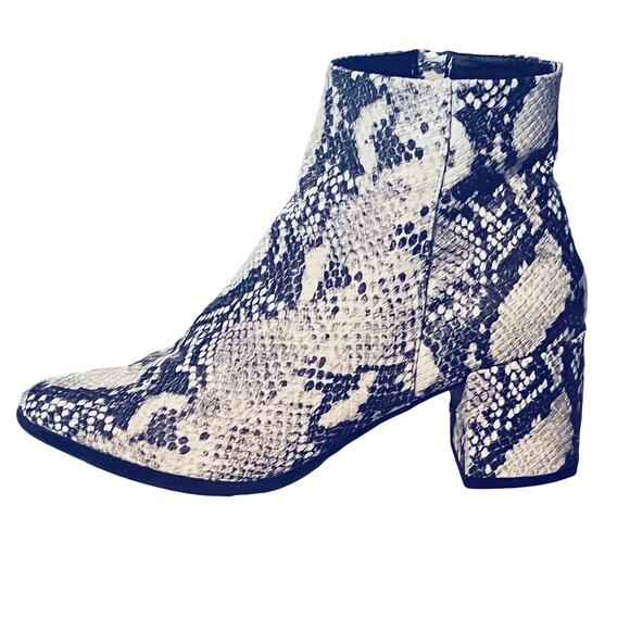 Madden Girl Snake Print Ankle Boots 7.5M Block Heel Zip Western Mobwife Style - Picture 1 of 11